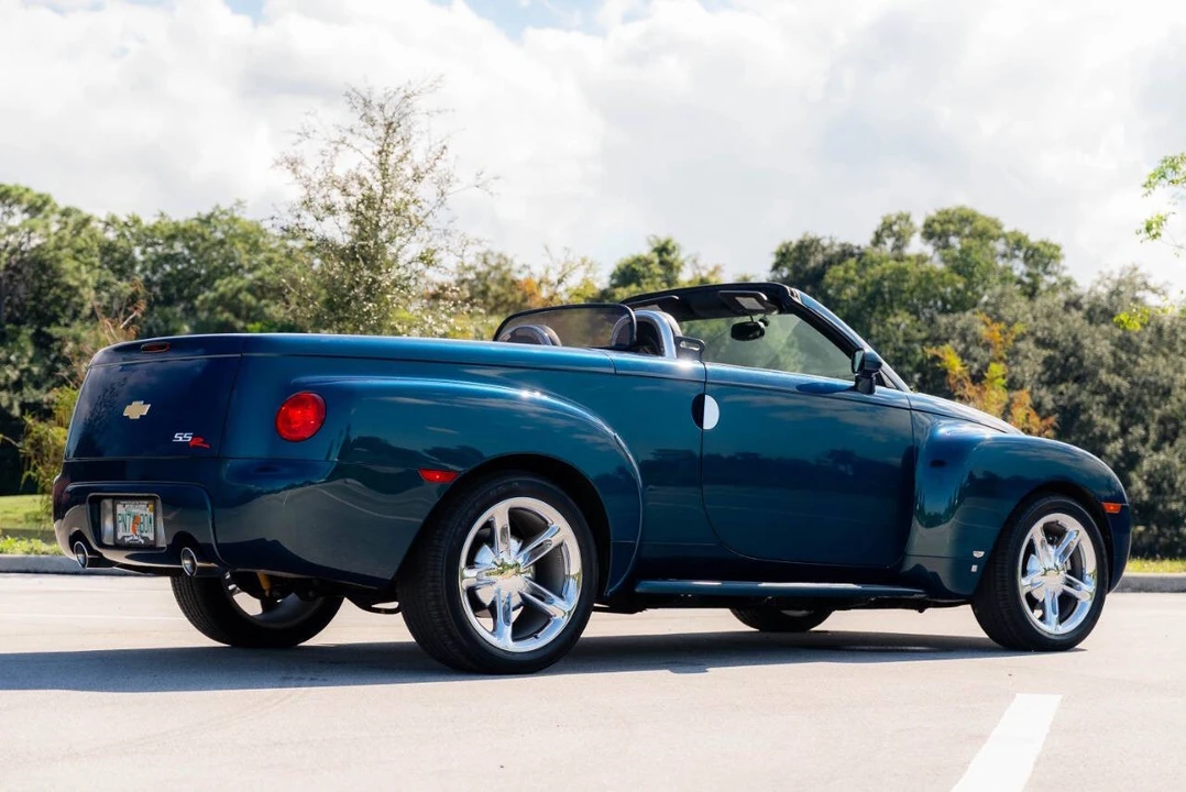 2006 Chevrolet SSR - Image 8 of 21