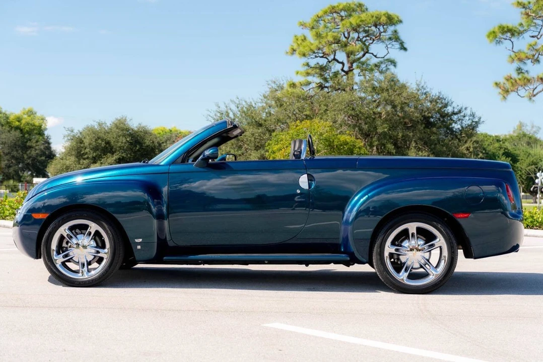 2006 Chevrolet SSR - Image 5 of 21