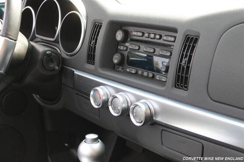2006 Chevrolet SSR - Image 26 of 31