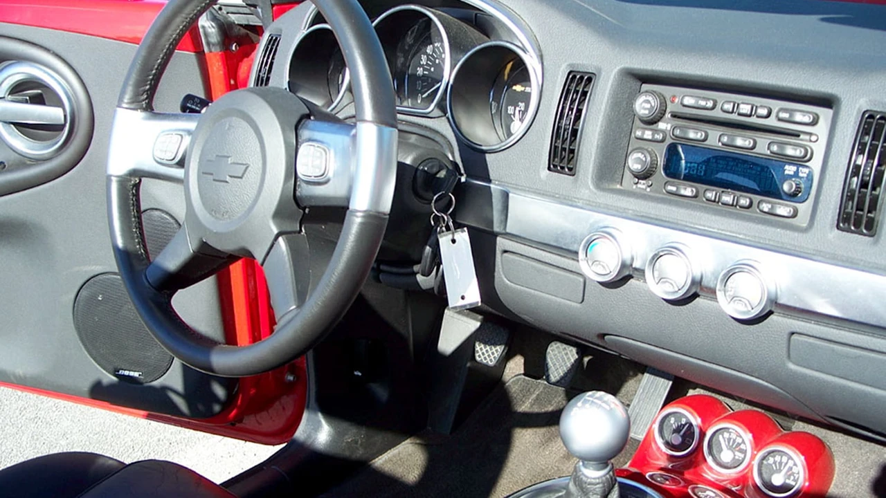 2006 Chevrolet SSR - Image 5 of 20