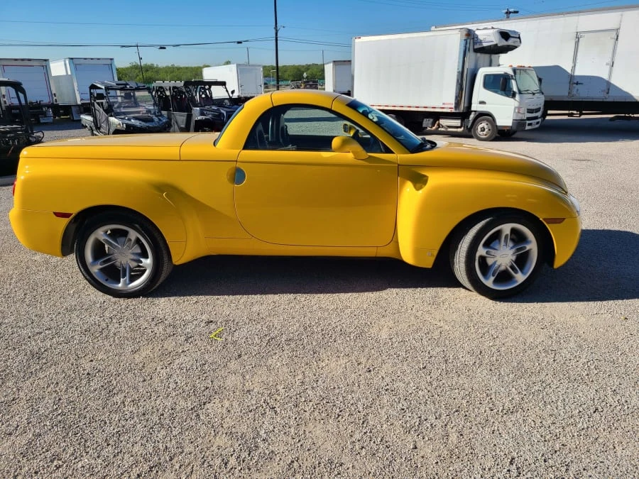 2006 Chevrolet SSR - Image 2 of 17