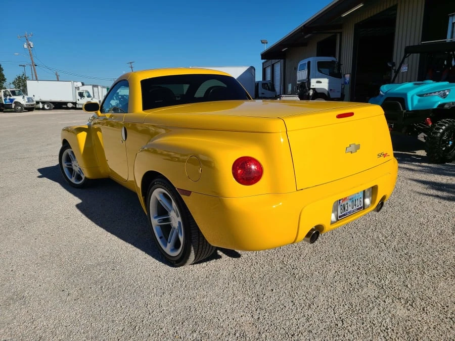 2006 Chevrolet SSR - Image 3 of 17