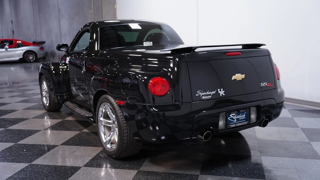 2006 Chevrolet SSR - Image 9 of 21