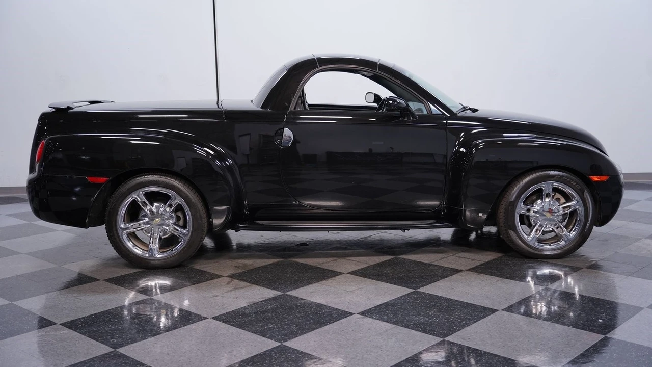 2006 Chevrolet SSR - Image 13 of 21
