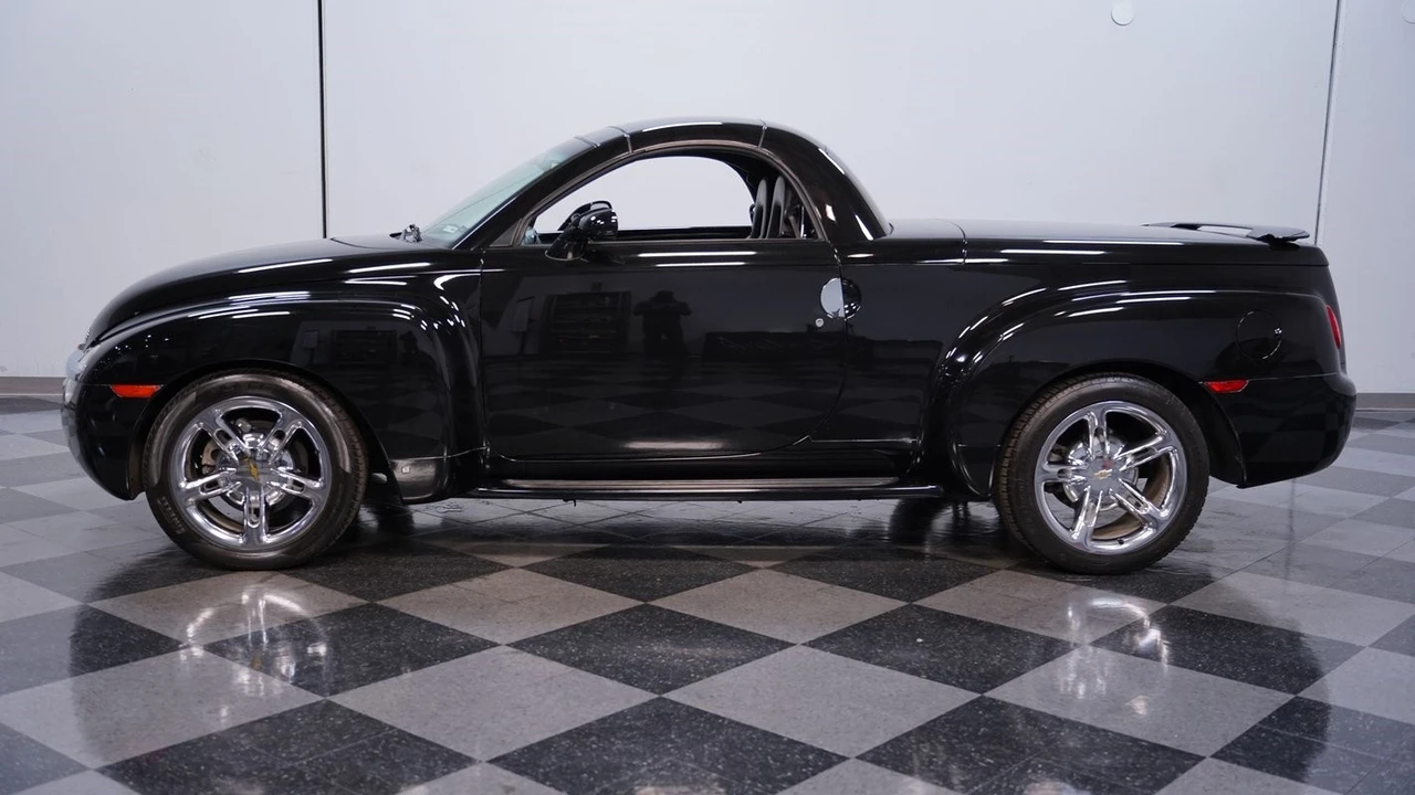 2006 Chevrolet SSR - Image 3 of 21