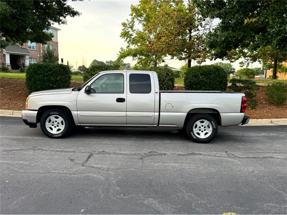 2006 Chevrolet Silverado 1st Gen - Image 2 of 29