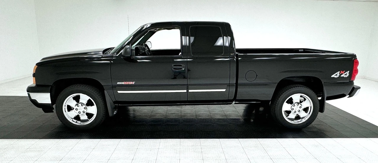 2006 Chevrolet Silverado 1st Gen - Image 2 of 12