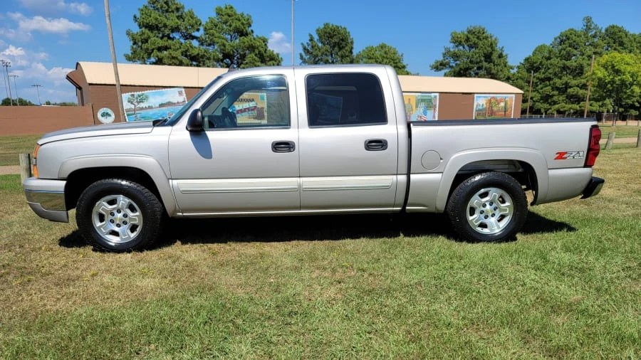 2006 Chevrolet Silverado 1st Gen - Image 2 of 16