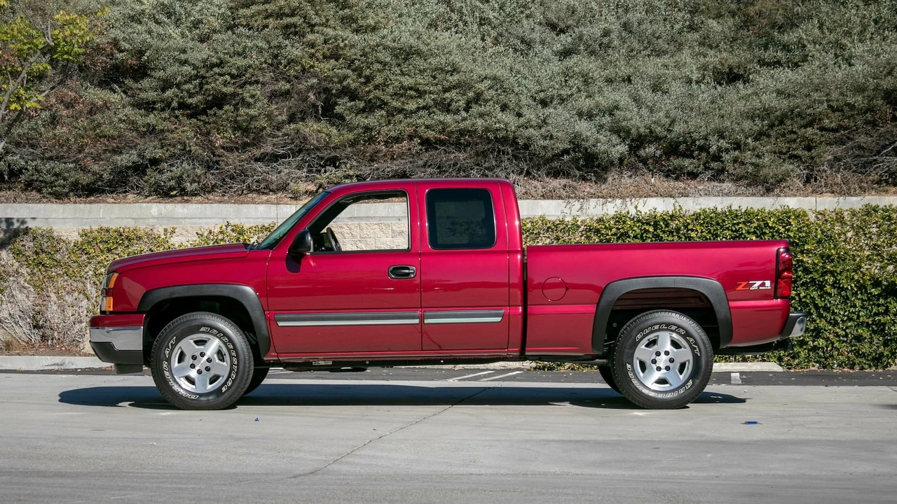 2006 Chevrolet Silverado 1st Gen - Image 2 of 18