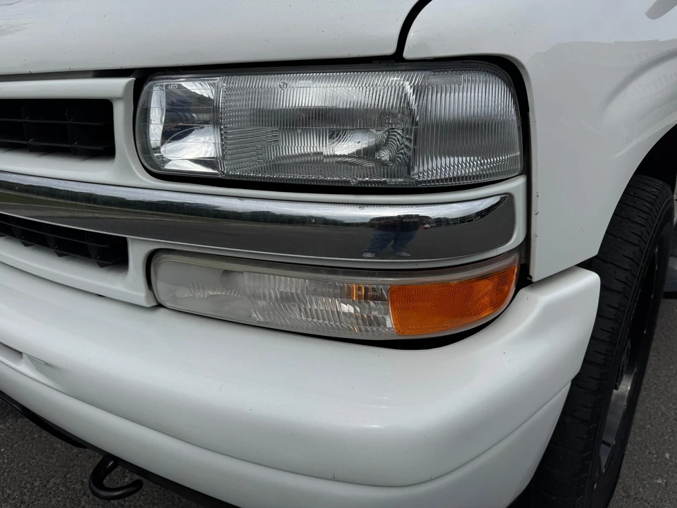 2006 Chevrolet Suburban 9th Gen - Image 13 of 31