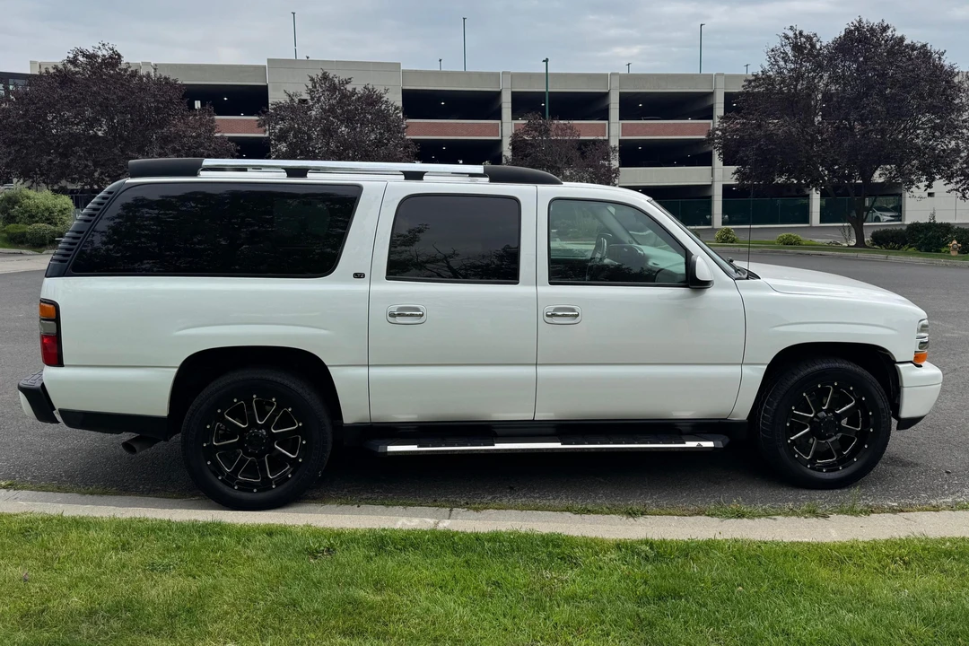 2006 Chevrolet Suburban 9th Gen - Image 3 of 31