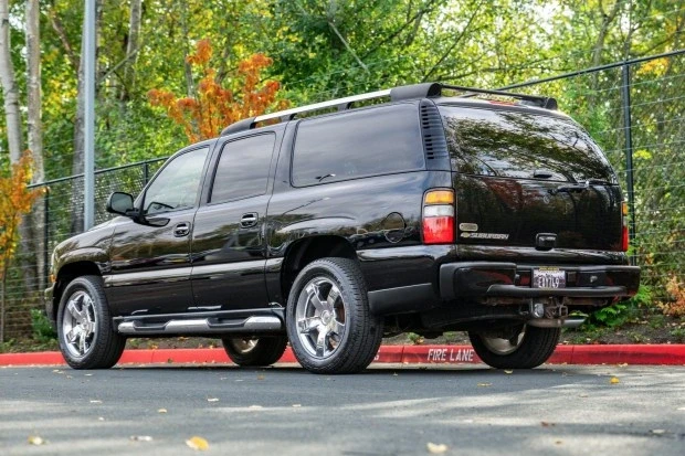2006 Chevrolet Suburban 9th Gen - Image 2 of 7
