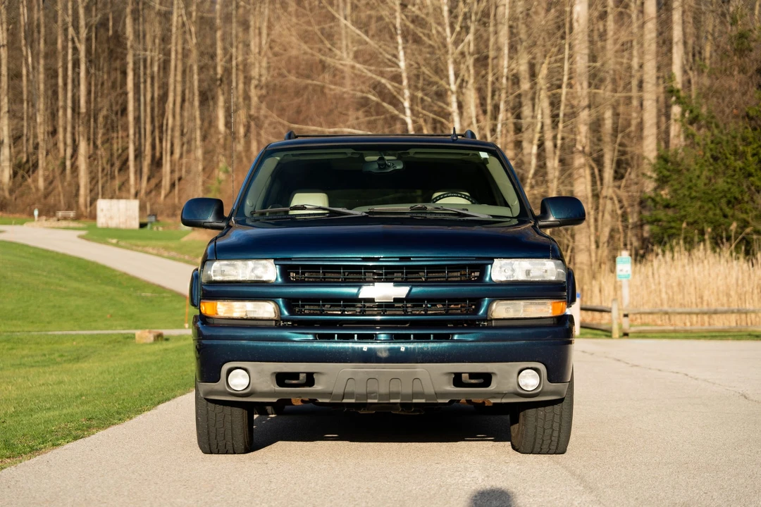 2006 Chevrolet Suburban 9th Gen - Image 2 of 21