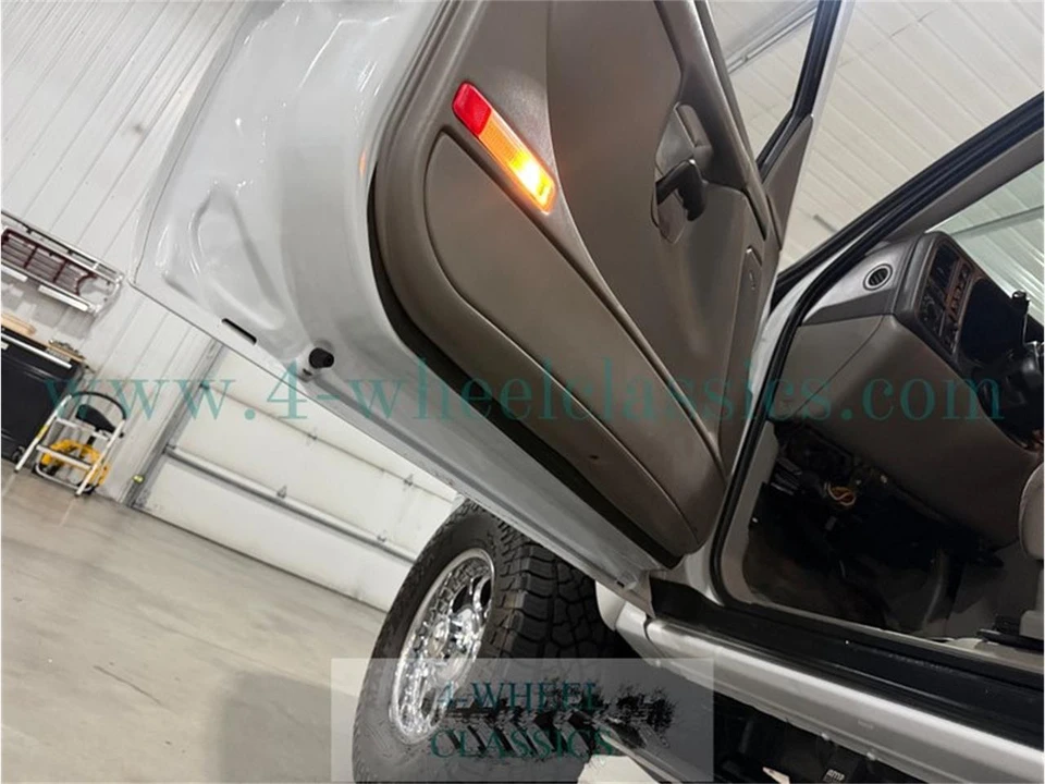 2006 Chevrolet Suburban 9th Gen - Image 31 of 31