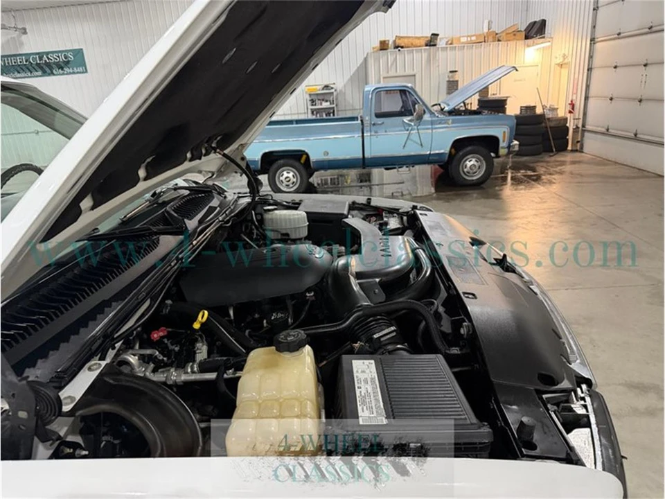 2006 Chevrolet Suburban 9th Gen - Image 24 of 31