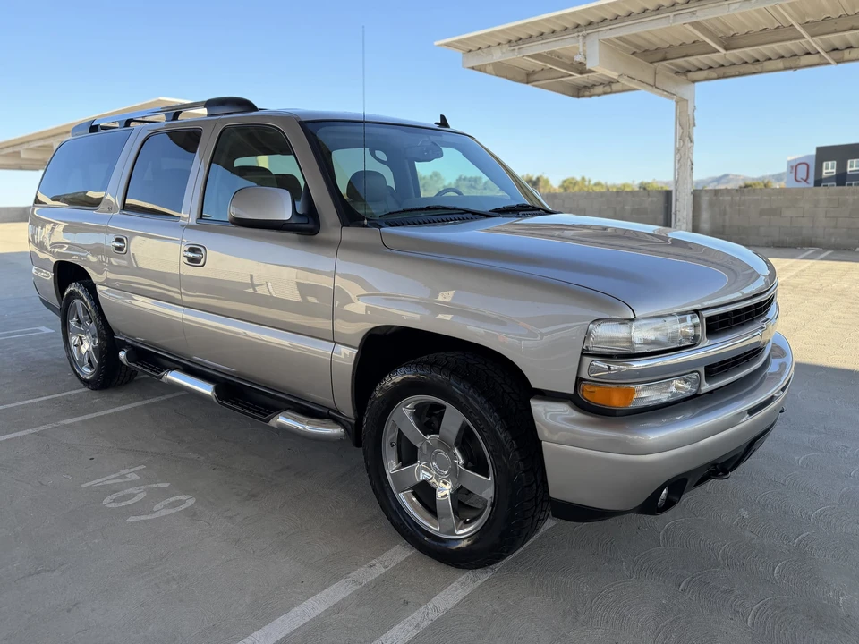 2006 Chevrolet Suburban 9th Gen - Image 2 of 31