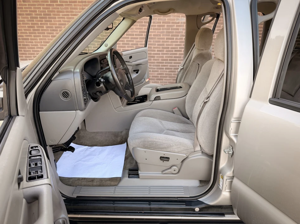2006 Chevrolet Suburban 9th Gen - Image 17 of 21