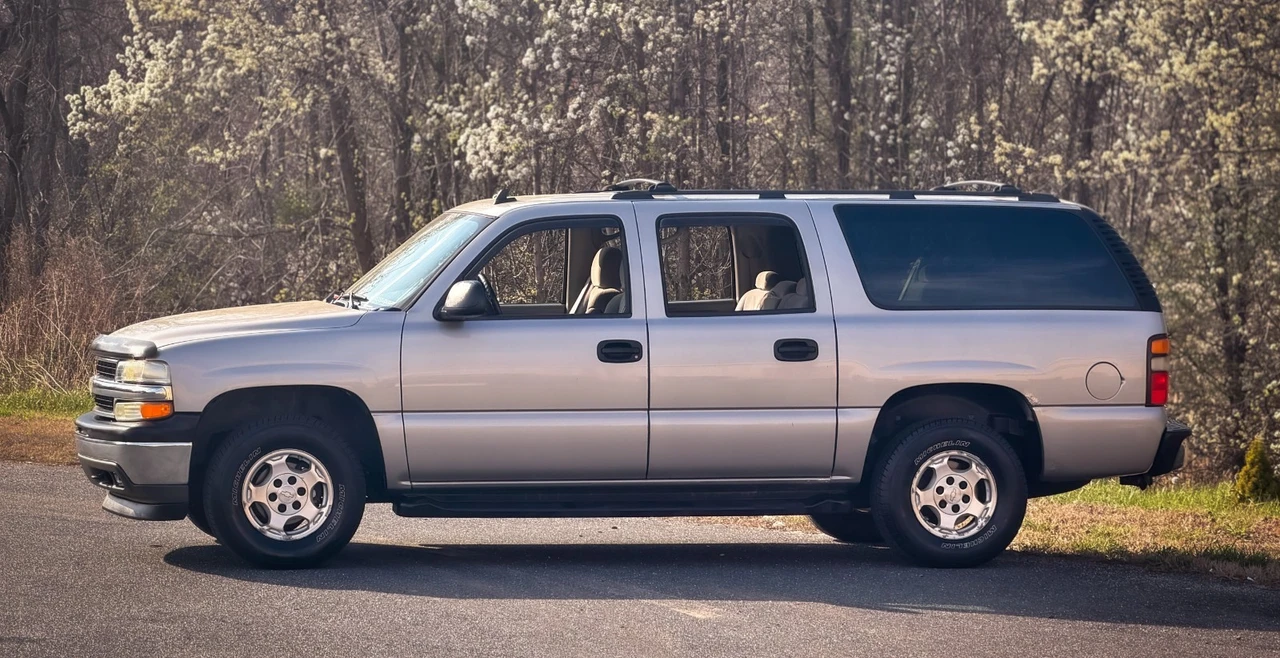 2006 Chevrolet Suburban 9th Gen - Image 3 of 21