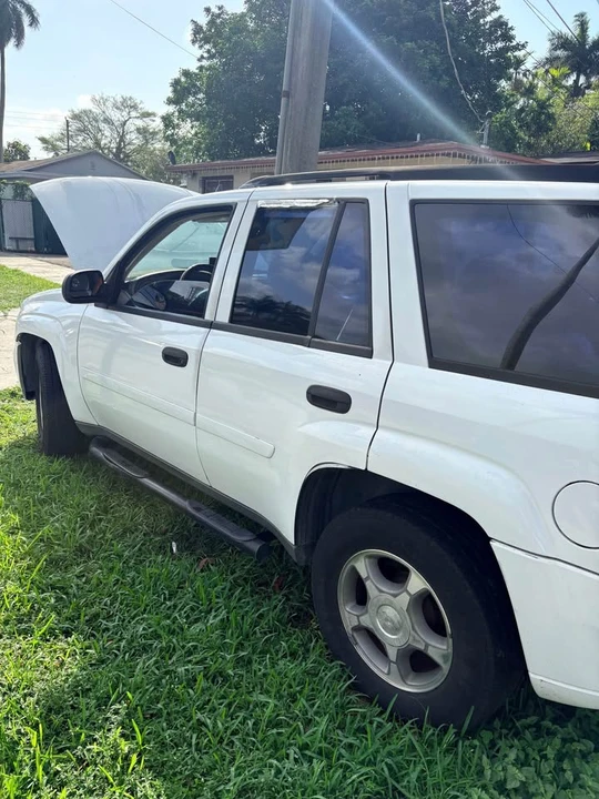 2006 Chevrolet Trailblazer - Image 2 of 5