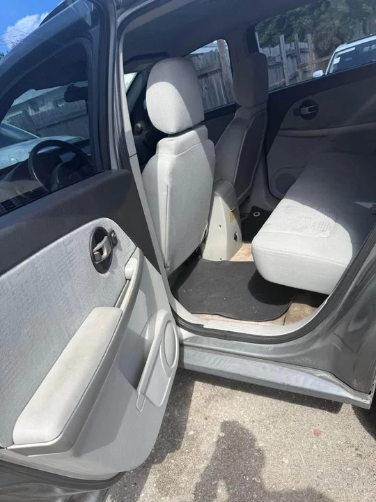 2006 Chevrolet Equinox - Image 4 of 12