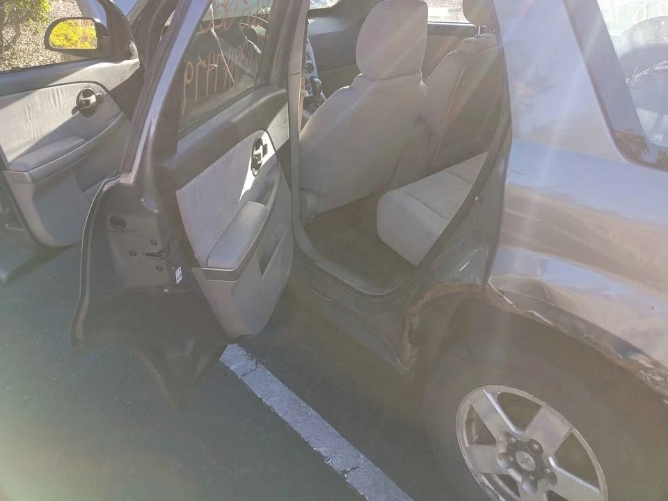 2006 Chevrolet Equinox - Image 3 of 5
