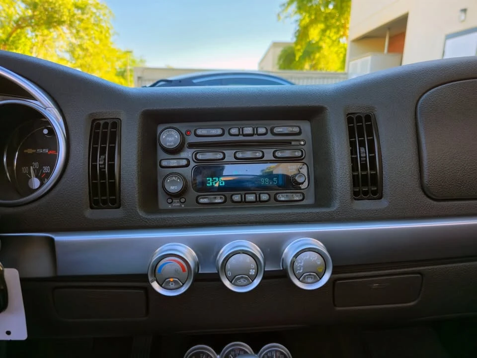 2006 Chevrolet SSR - Image 13 of 19