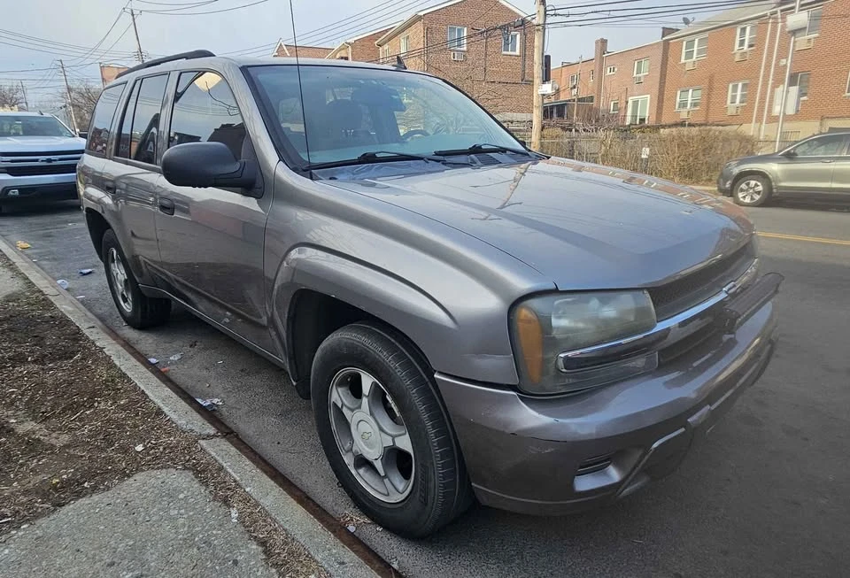 2006 Chevrolet Trailblazer - Image 2 of 9