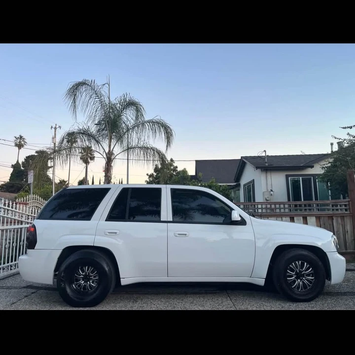 2006 Chevrolet Trailblazer - Image 2 of 3