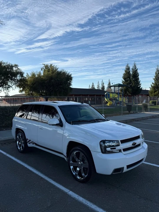 2003 Chevrolet Trailblazer - Image 2 of 8