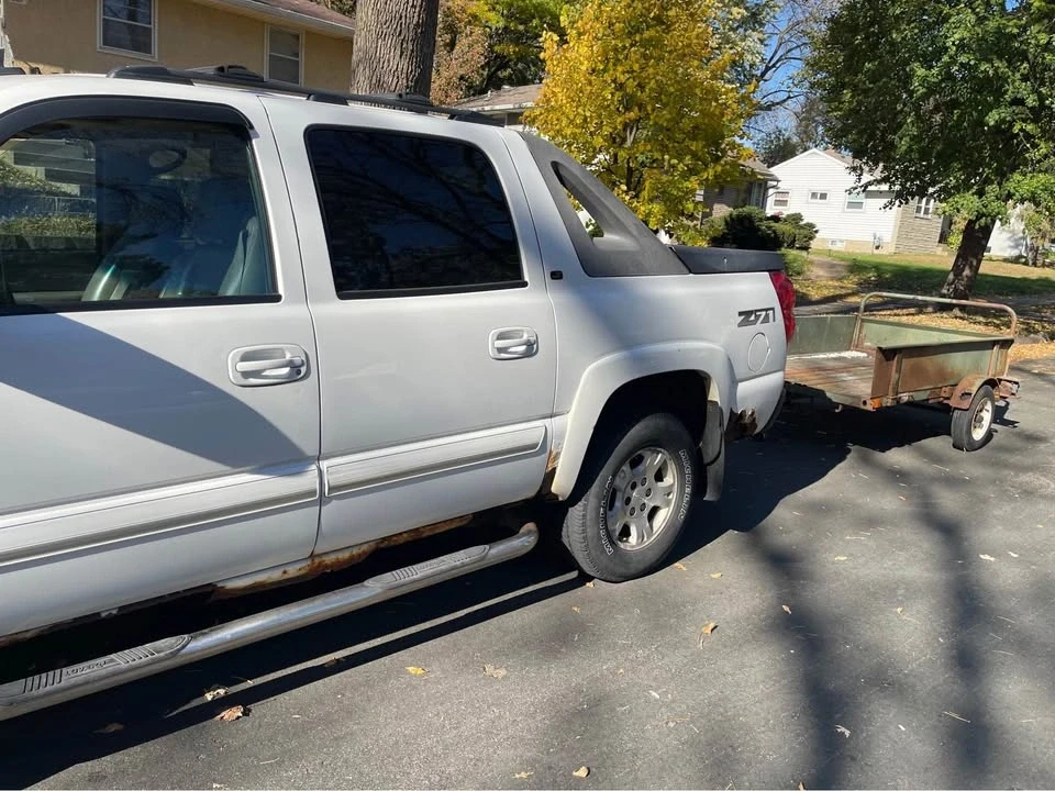 2006 Chevrolet Avalanche - Image 2 of 8