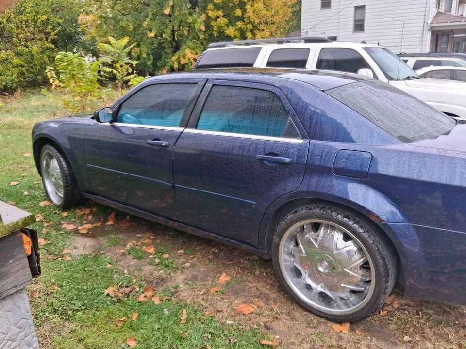 2006 Chrysler 300 (2005-2023) - Image 2 of 7
