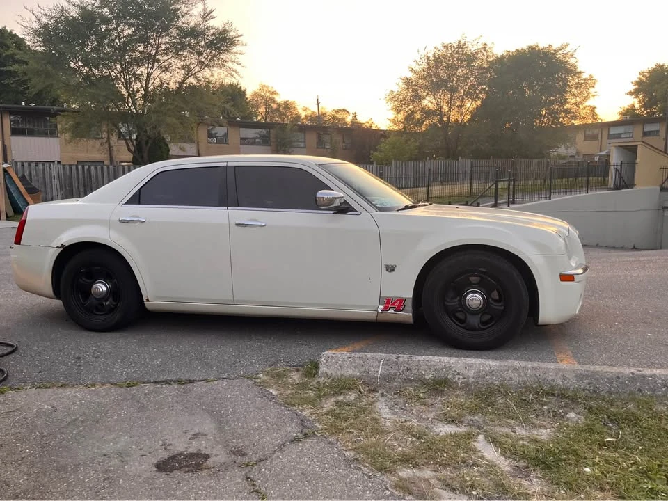 2006 Chrysler 300 (2005-2023) - Image 2 of 4