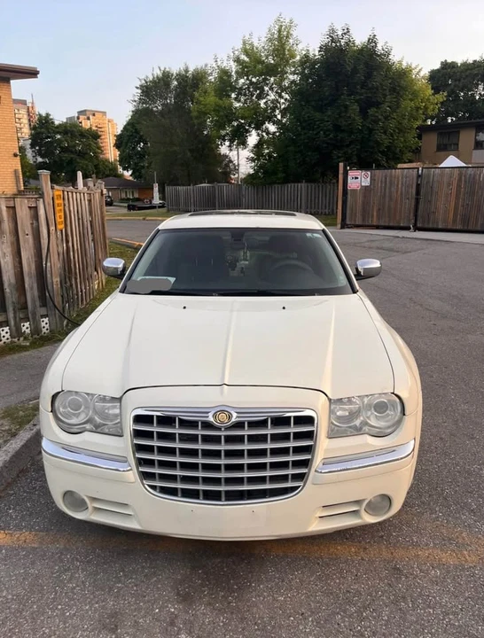 2006 Chrysler 300 (2005-2023) - Image 3 of 4