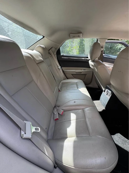 2006 Chrysler 300 (2005-2023) - Image 10 of 16
