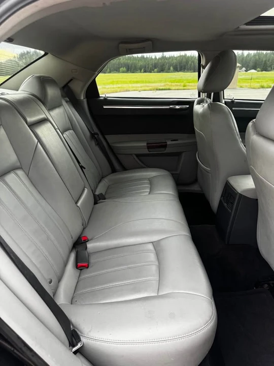 2006 Chrysler 300 (2005-2023) - Image 15 of 17