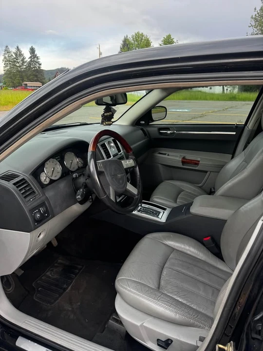 2006 Chrysler 300 (2005-2023) - Image 9 of 17