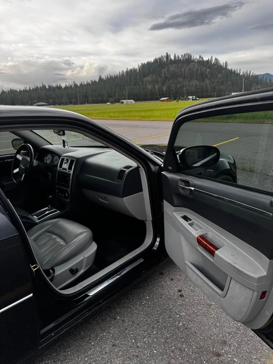 2006 Chrysler 300 (2005-2023) - Image 12 of 17