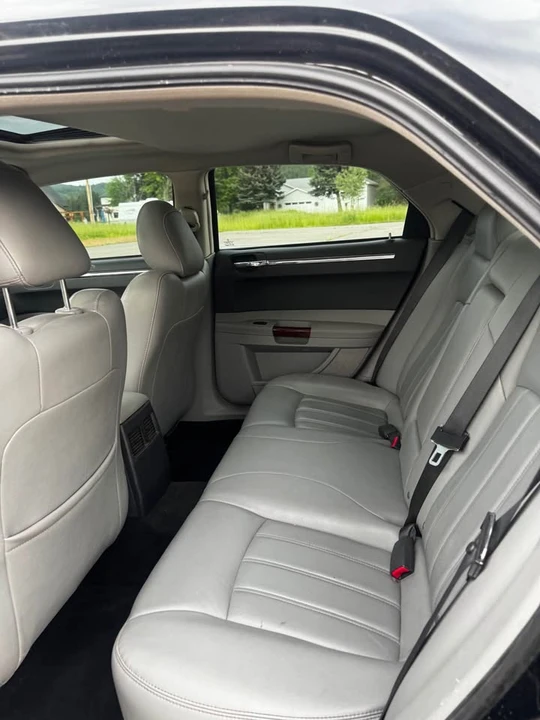 2006 Chrysler 300 (2005-2023) - Image 11 of 17