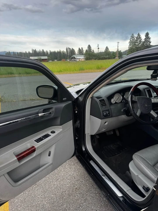 2006 Chrysler 300 (2005-2023) - Image 8 of 17