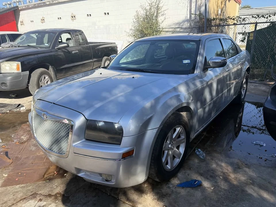 2006 Chrysler 300 (2005-2023) - Image 3 of 5