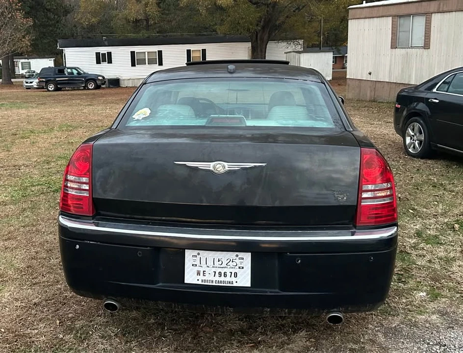 2006 Chrysler 300 (2005-2023) - Image 4 of 4