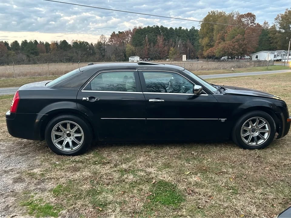 2006 Chrysler 300 (2005-2023) - Image 2 of 4