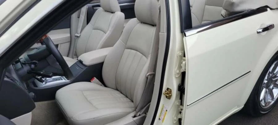 2006 Chrysler 300 (2005-2023) - Image 2 of 6