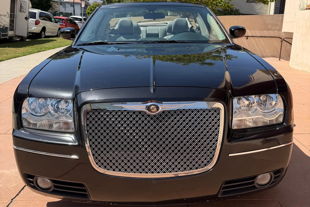 2006 Chrysler 300 (2005-2023) - Image 2 of 31