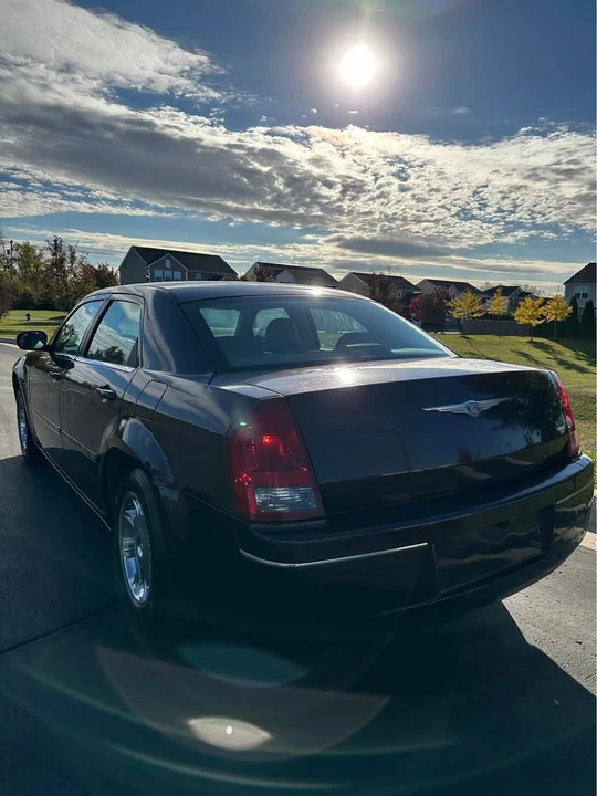 2006 Chrysler 300 (2005-2023) - Image 6 of 12