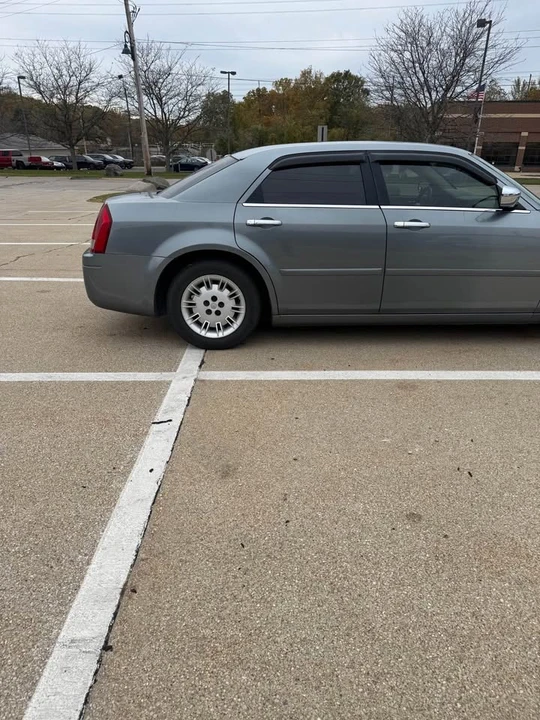 2006 Chrysler 300 (2005-2023) - Image 5 of 9