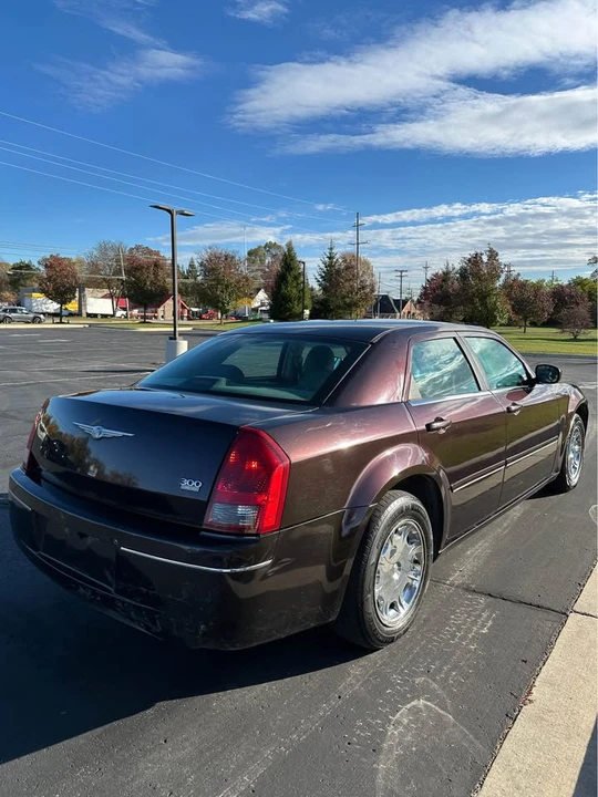2006 Chrysler 300 (2005-2023) - Image 2 of 12