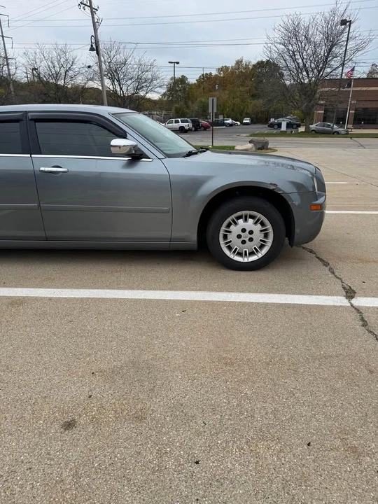 2006 Chrysler 300 (2005-2023) - Image 4 of 9
