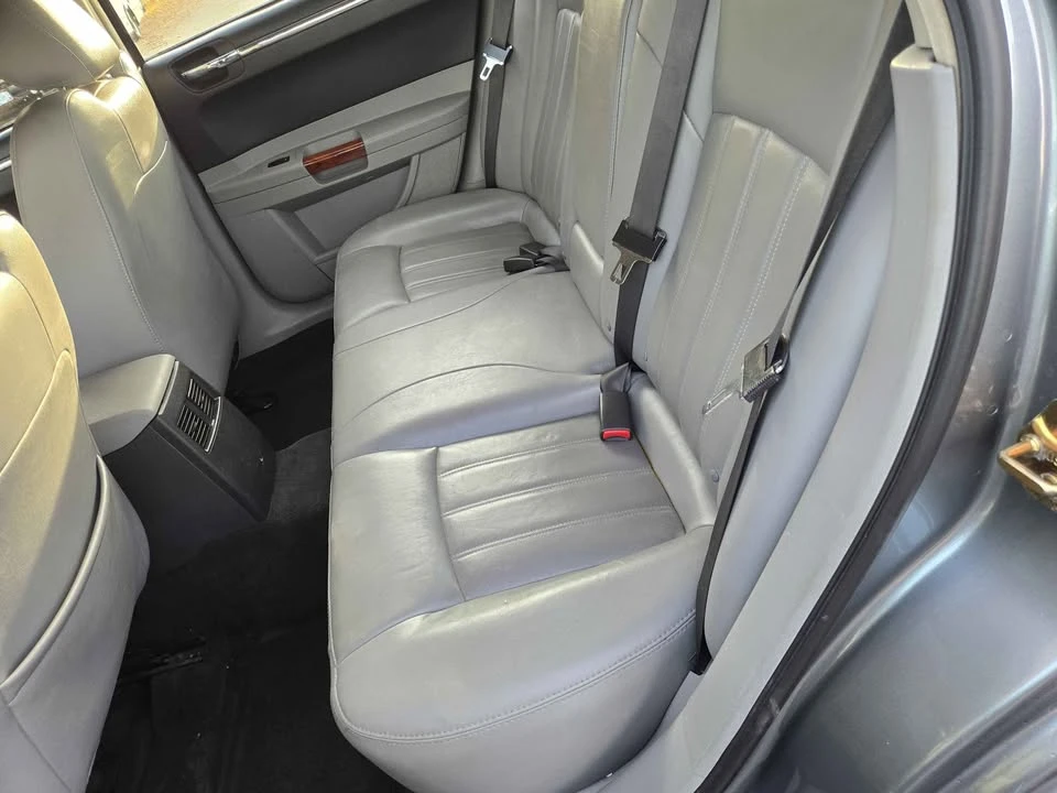 2006 Chrysler 300 (2005-2023) - Image 13 of 14