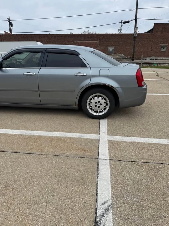 2006 Chrysler 300 (2005-2023) - Image 2 of 9